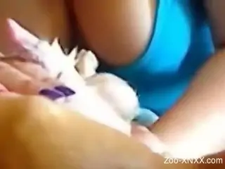 Amateur plays with her dog in a kinky home zoophilia