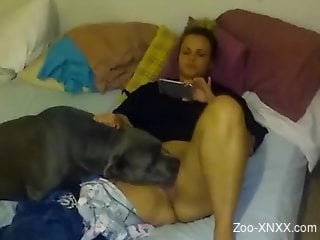 MILF slob gets her pussy licked by an attentive dog