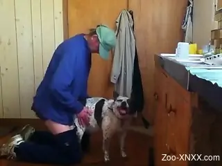 Amateur craves his dog for a bit of home zoophilia fun